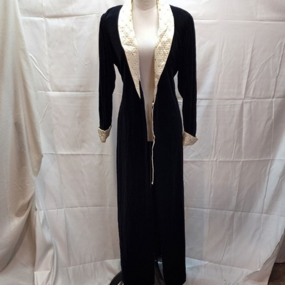 Vintage Christian Dior Luxury Robe - Picture 4 of 16